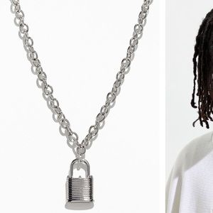 Urban Outfitters Jewelry - NWOT Gold Padlock Chain Urban Outfitters Jewelry - NWOT Gold Padlock Chain